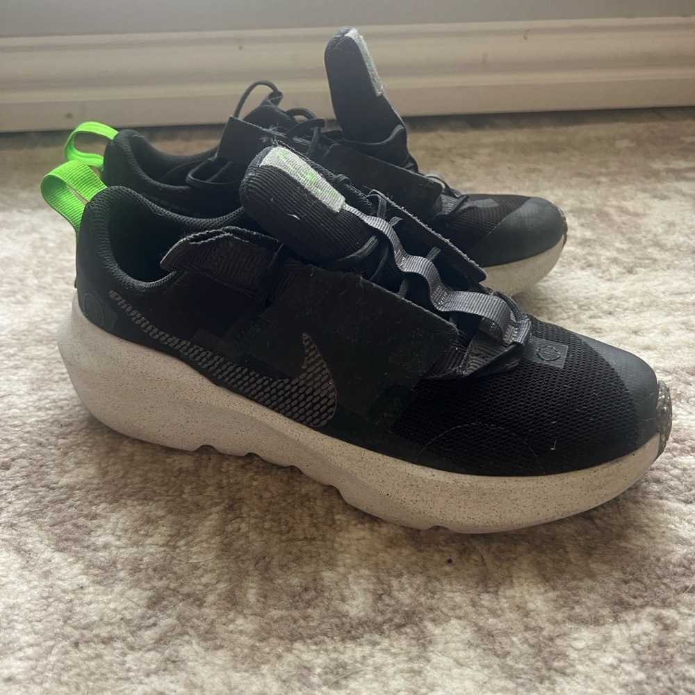 Boys Nike sneakers- size 5.5Y